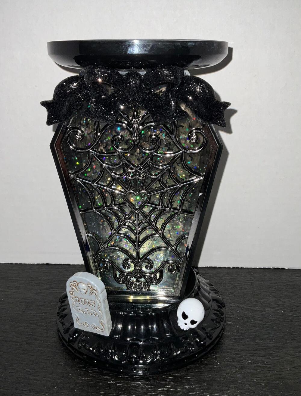 Bath and Body Works Halloween Light Up Coffin Waterglobe 3 Wick Candle Holder